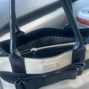 Kate Spade tote
Authentic